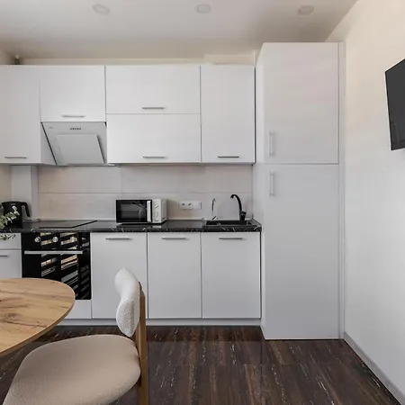 Appartamento Inshiapartments On Hazova Str 8